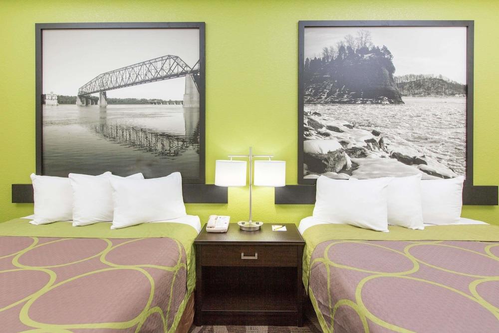 Super 8 By Wyndham Motel 2*